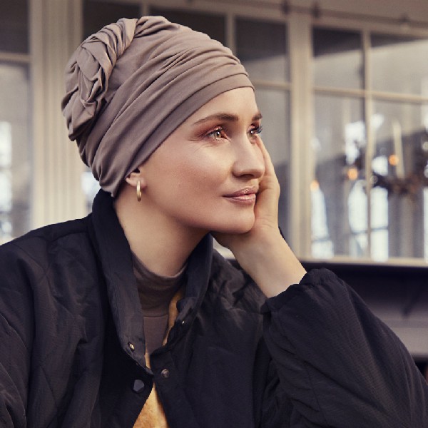 turbante modelo SENA beis